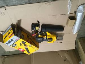 lot 19 image: Dewalt 125 MPH 600 CFM FLEXVOLT 60V MAX Lithium-Ion Cordless Axial Blower with (1) 3.0Ah Battery and Charger Included see pictures