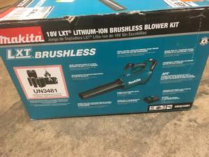 lot 30 image: Makita 116 MPH 459 CFM 18-Volt LXT Lithium-Ion Brushless Cordless Blower Kit not used