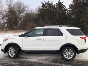 lot 1 image: 2013 Ford Explorer XLT  2 OWNER