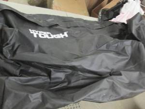 lot 34 image: Hyper Tough Cover with zipper & vel...