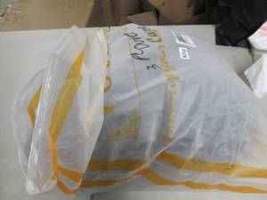 lot 43 image: King 3 pc Duvet Cover...