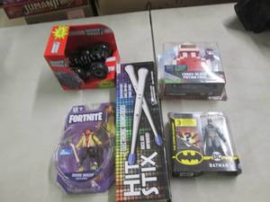 lot 186 image: 5 Assorted Toys...