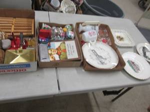 lot 219 image: 3 Flats of Vintage Items including ...