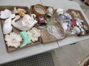 lot 241 image: 4 Flats Vintage Dcor, Collectable...
