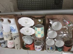 lot 249 image: 3 Flats Mugs, Advertising Cups, Ins...