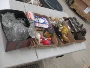 lot 250 image: 4 Flats of Vintage Dcor, Cut Glas...