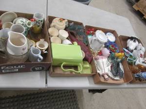 lot 253 image: 4 Flats Vintage Dcor, Collectable...