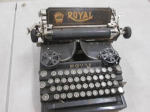 lot 262 image: Antique Royal Typewriter...