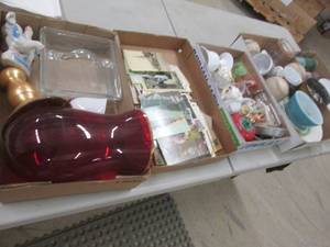 lot 265 image: 5 Flats Assorted Vintage Items...