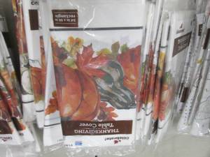 lot 288 image: Lot of 54x88 Inch Thanksgiving Tabl...