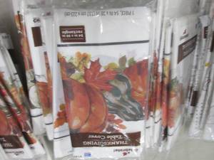 lot 289 image: Lot of 54x88 Inch Thanksgiving Tabl...