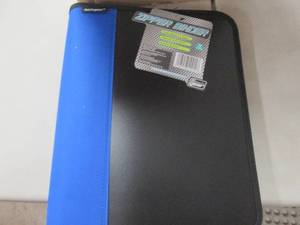 lot 312 image: 6- Tech Gear Zipper Binders...