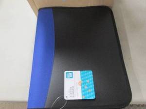 lot 320 image: 6 Poly Zipper Binders...