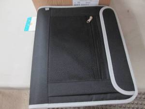 lot 326 image: 4- 1.5 inch Zipper Binders...