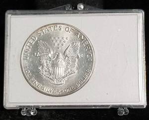 1989 AMERICAN SILVER EAGLE 1 TROY OZ. .999 FINE SILVER DOLLAR