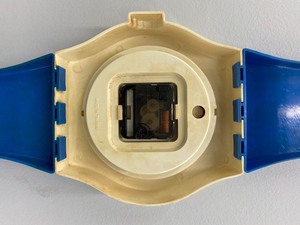 lot 21 image: 1988 California Raisins Wall Clock