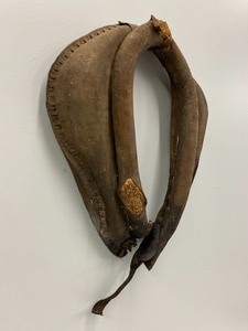lot 16 image: Old Workhorse Collar