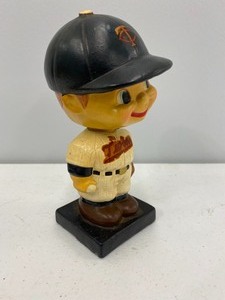 lot 5 image: Vintage Twins Bobblehead