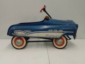 lot 1 image: Vintage Champion Pedal Car