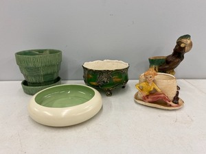 lot 71 image: Five Pieces of Vintage Pottery
