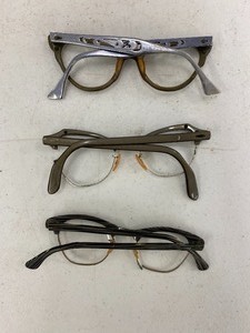 lot 67 image: Collection of Vintage Eyeglasses & Cases