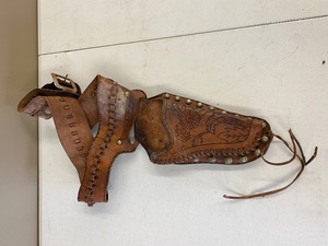 lot 101 image: Collection of Horse & Country Western Items