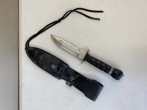 lot 81 image: Two Military Style Knives