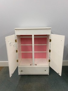 lot 135 image: Miscellaneous Furniture