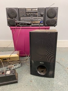 lot 131 image: Collection of Miscellaneous Electronics