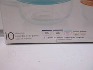 lot 25 image: Pyrex Dish Set