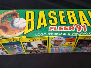 lot 16 image: 1991 Fleer Baseball Card Factory Sealed Set