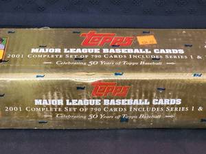 lot 42 image: 2001 Topps Baseball Card Factory Sealed Set