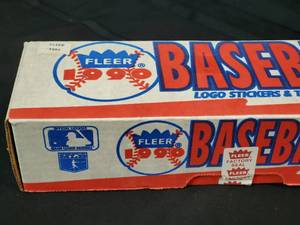 lot 52 image: 1990 Fleer Baseball Card Red Factory Sealed Set