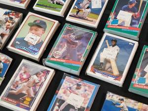 lot 76 image: (14) Multiple Year Twins Team Sets Lot