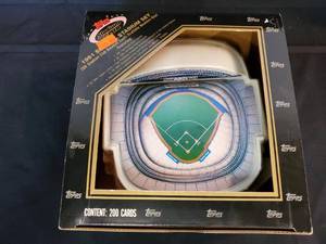 lot 73 image: 1991 Stadium Club Baseball 200 Card Set Factory Sealed