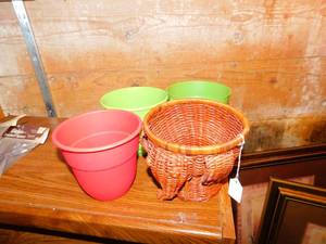 lot 191 image: Plastic Flower Pots and Wicker Basket