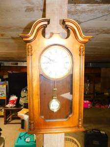 lot 189 image: Howard Miller Pendulum Wall Clock