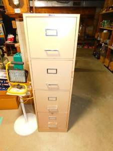 lot 188 image: 4 Drawer Tall Tan File Cabinet