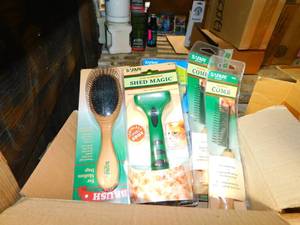 lot 129 image: New Safari Shedding Combs  Shed Magic De-Shedding Tool  Cat Comb  Dog Brush