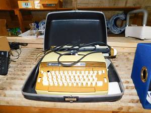 lot 112 image: Vintage Smith Corona Coronet Automatic Electric Cream Typewriter & Case