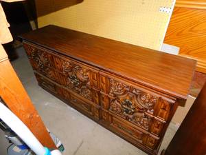 lot 107 image: Beautiful Wood Dresser