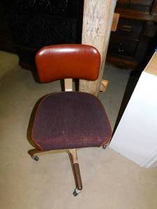 lot 100 image: Chair on Wheels