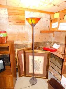 lot 198 image: Tall Floor Lamp