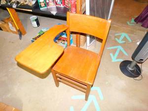 lot 194 image: Vintage Wooden American School Chair with Desk