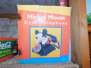 lot 1 image: New Vintage Mickey Mouse Desk Telephone