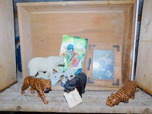 lot 7 image: Leather Crafts  Wood Framed Picture  3D Hulk Sign