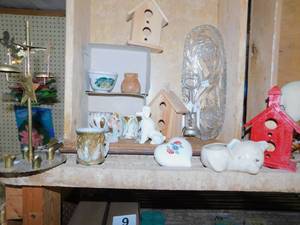lot 8 image: Large Assortment of Home Decor