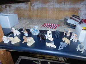 lot 14 image: Assortment of Small Collectible Ceramic DogsCat