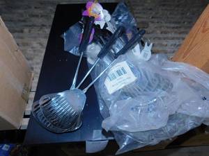 lot 22 image: 20 New Metal Amazing Cat Litter Scoops