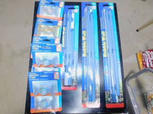 lot 60 image: Penn-Plax Multi-Use Suction Cups  Bubble Wall  Honky Tonkin Record Album